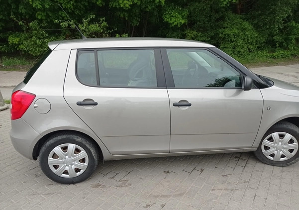 Skoda Fabia cena 15200 przebieg: 92000, rok produkcji 2011 z Gdańsk małe 232